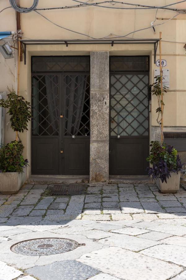 La Casa Del Cacciatore - Alloggio Con Terrazzo Apartment Palermo Bagian luar foto